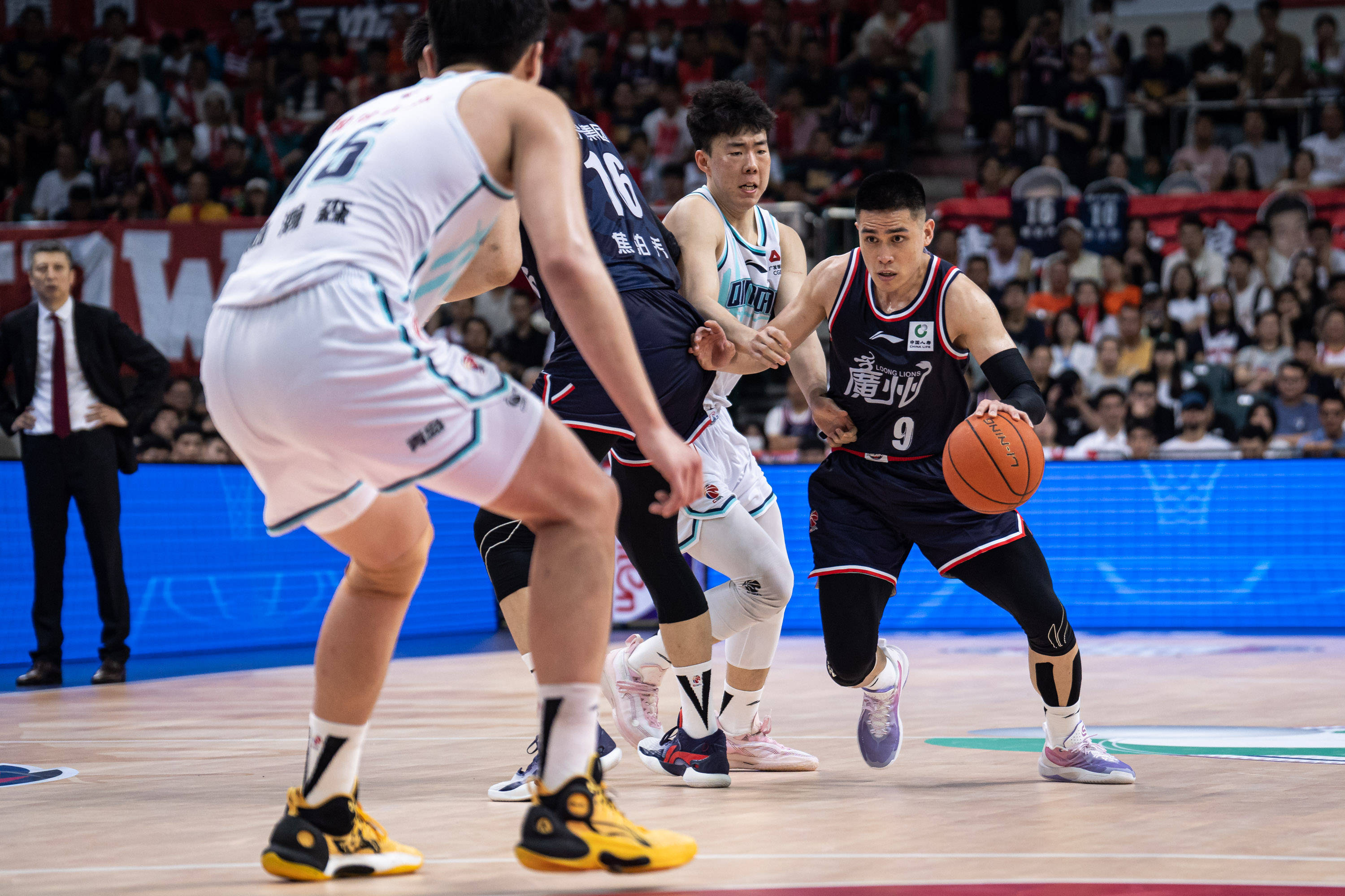 国足专注于 国足专注于